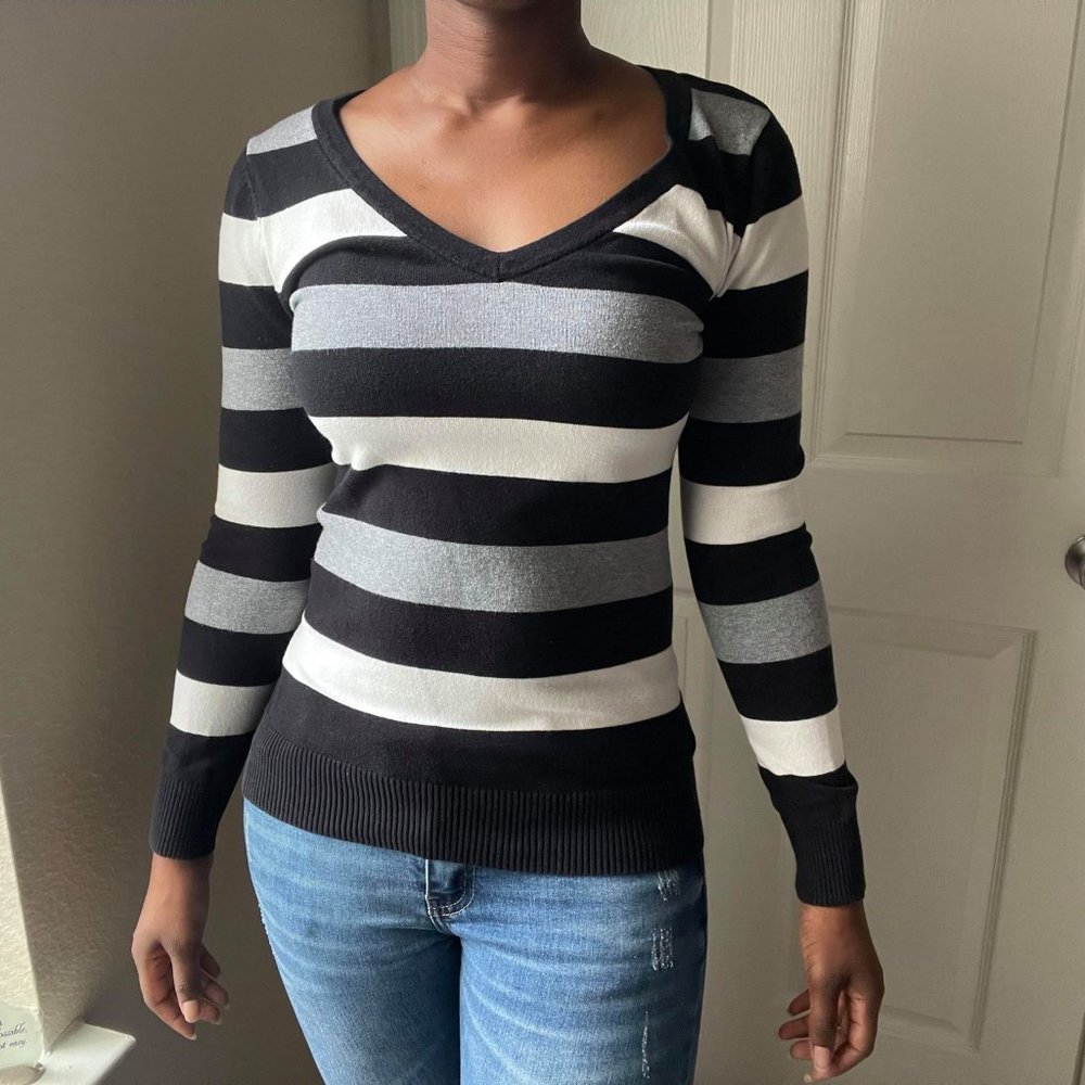 Multicolored Sweater with Gray Accent and Long Sleeves Women's Fashion